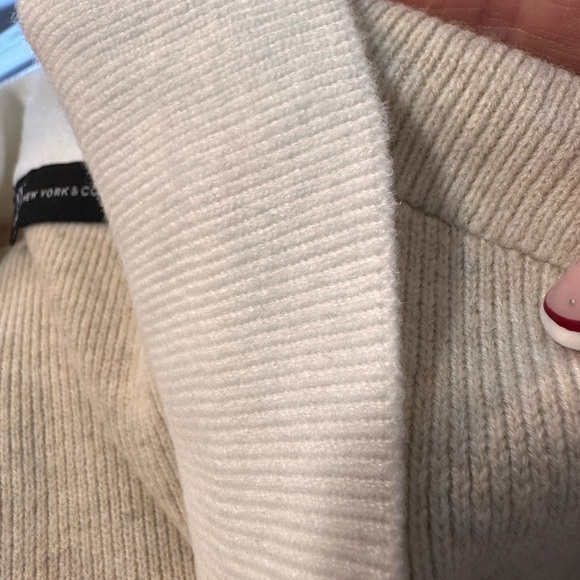 New York & Company Beige & White Collared Sleeveless Cropped Knit Top size xl - Picture 11 of 12